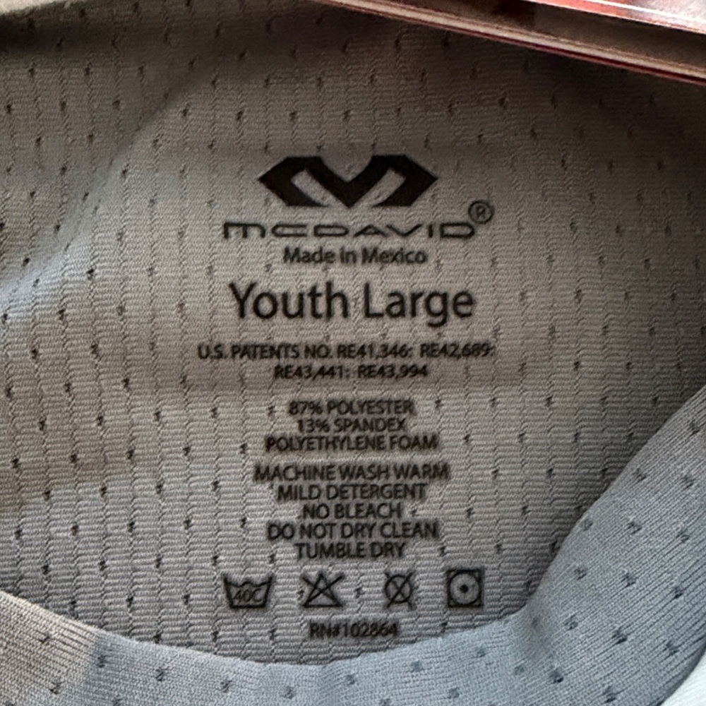 McDavid HEX Sleeveless Compression Shirt - White & Grey : Heart guard brand new - Picture 3 of 7